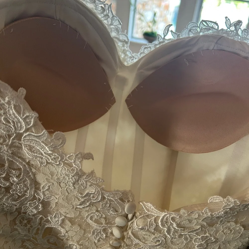 Pronovias Elegant Lace Wedding Dress size us 8 - Picture 6 of 11